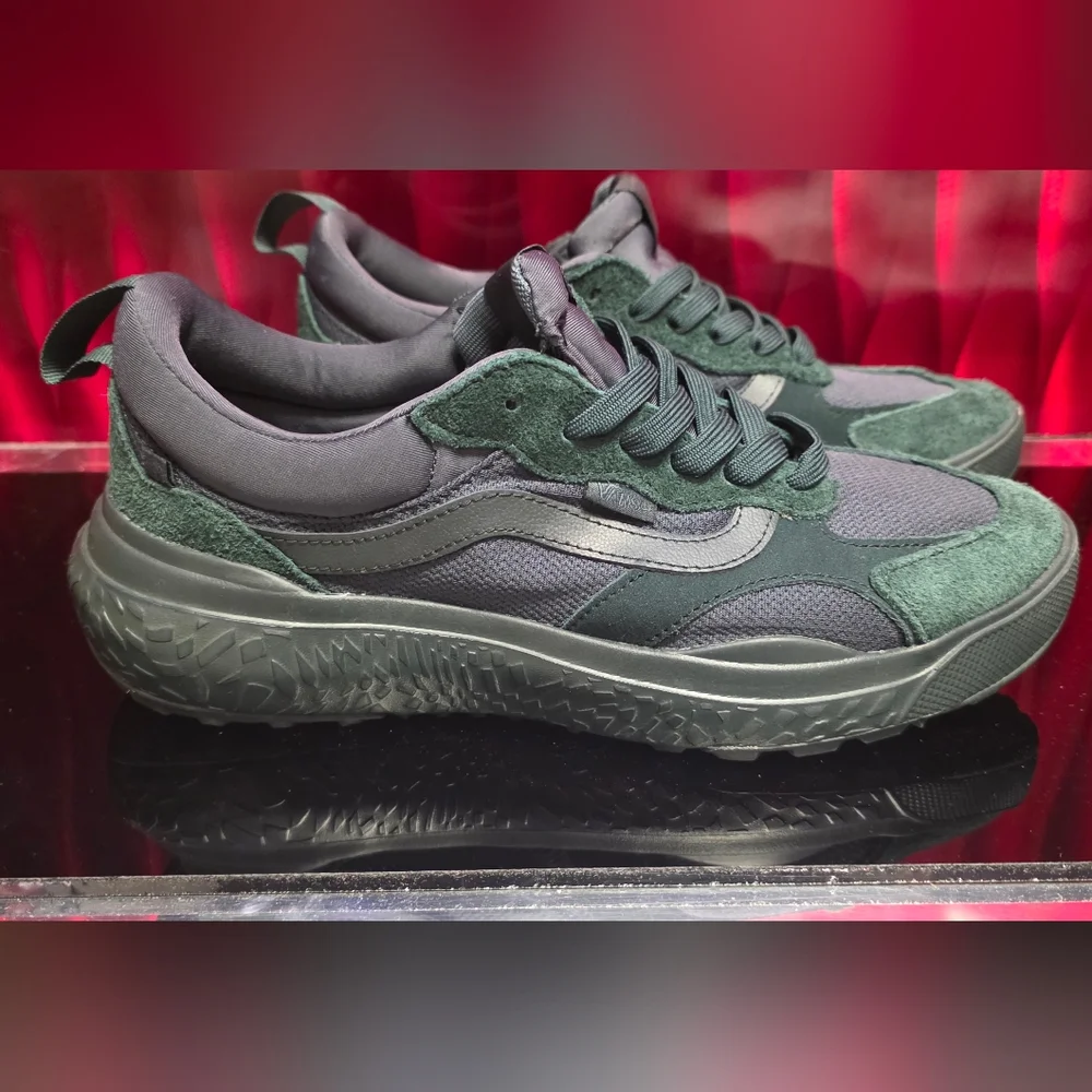 Vans MTE Ultrarange Neo VR3 Mono Dark Green Mend 9.5 Women's 11